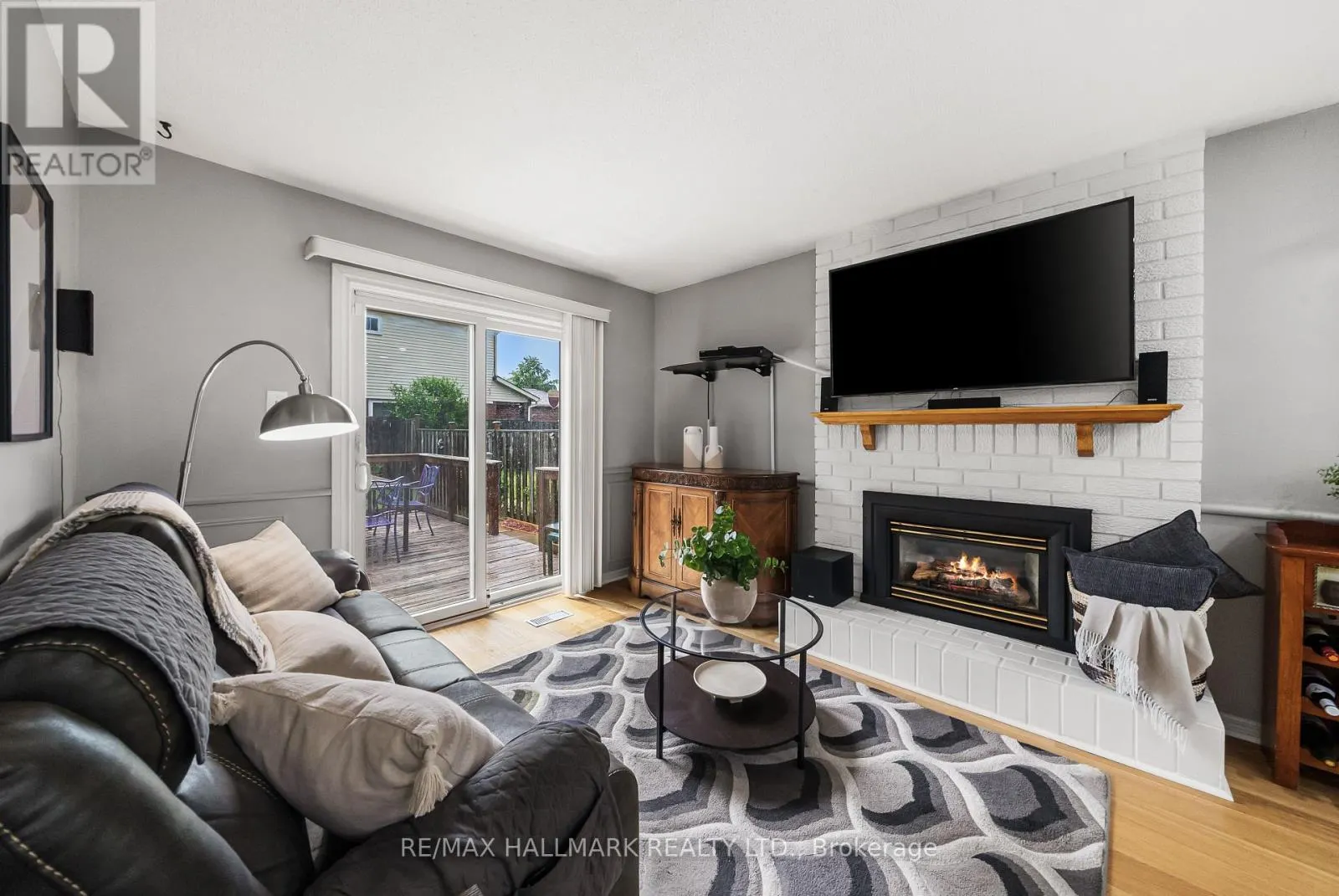 1322 REDWOOD LANE