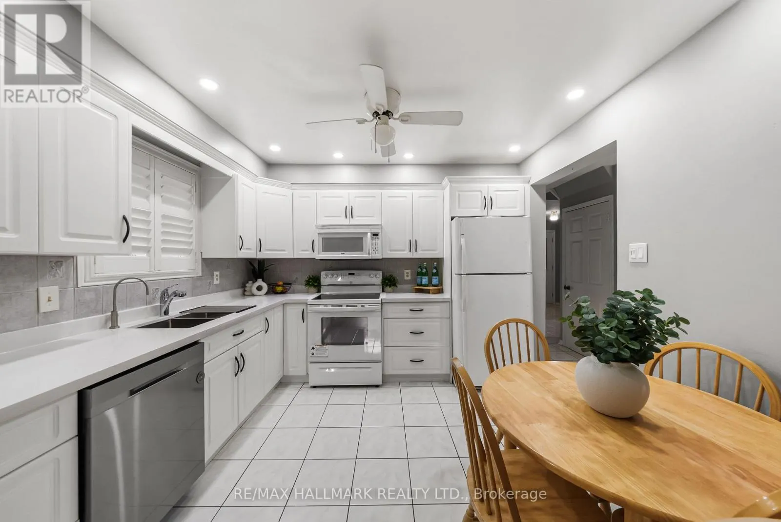 1322 REDWOOD LANE