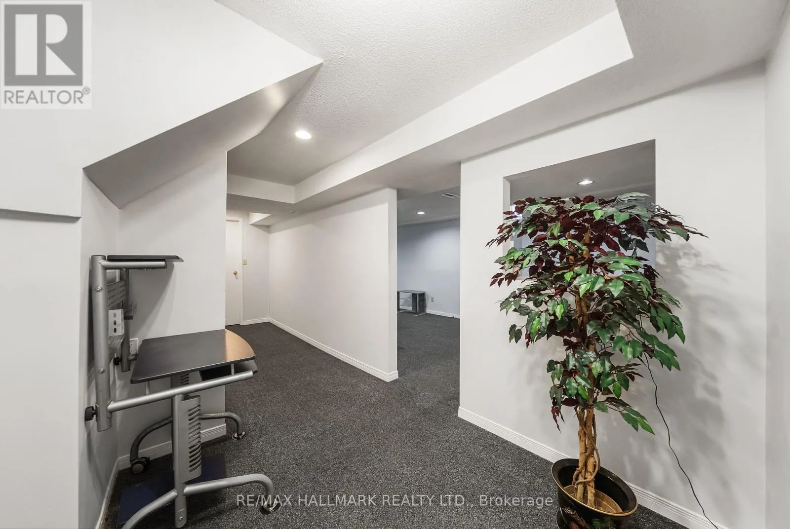 1322 REDWOOD LANE