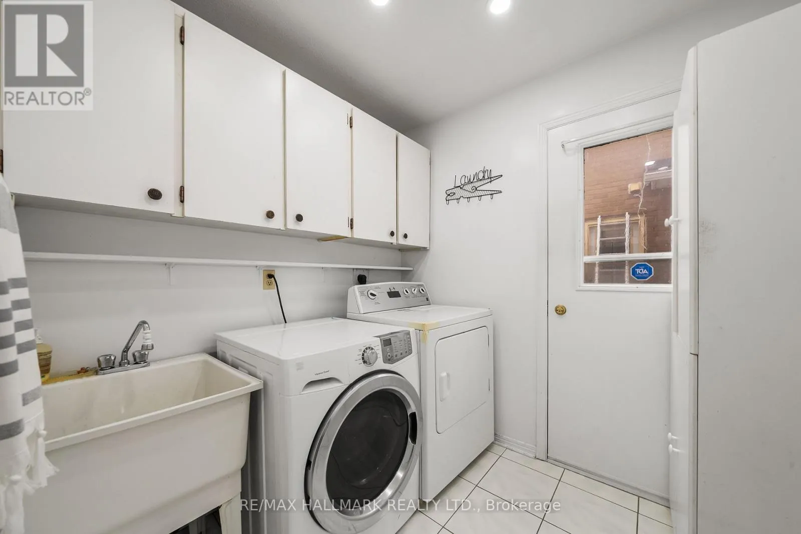 1322 REDWOOD LANE