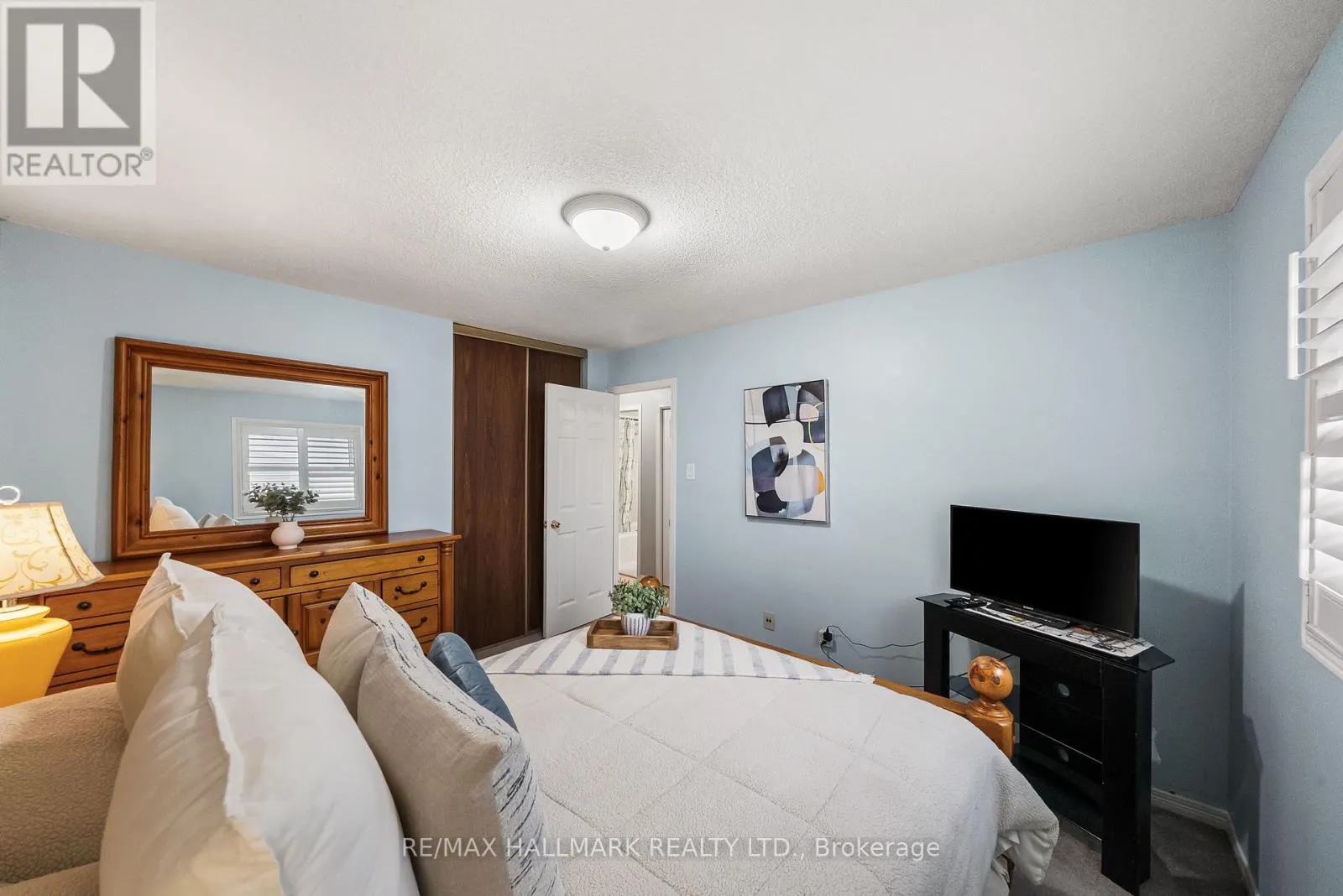 1322 REDWOOD LANE