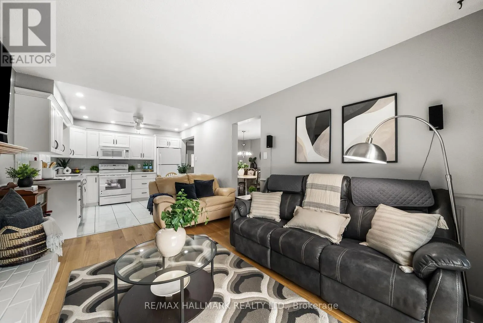 1322 REDWOOD LANE