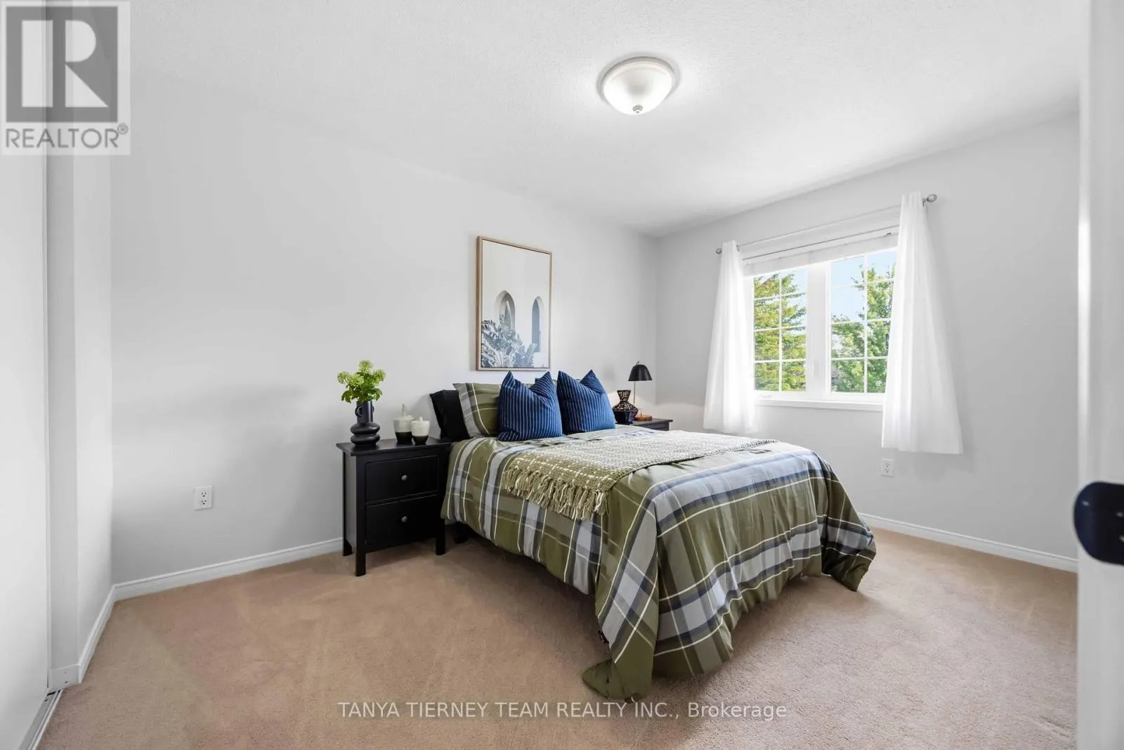 828 TAGGART CRESCENT