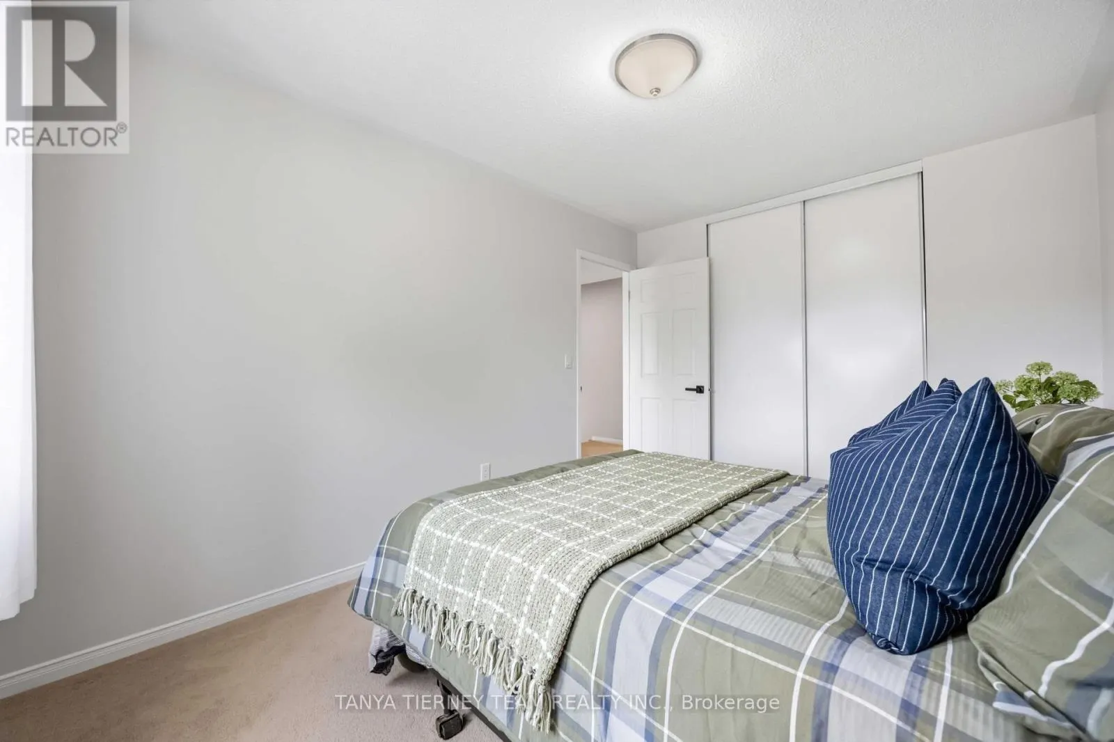 828 TAGGART CRESCENT