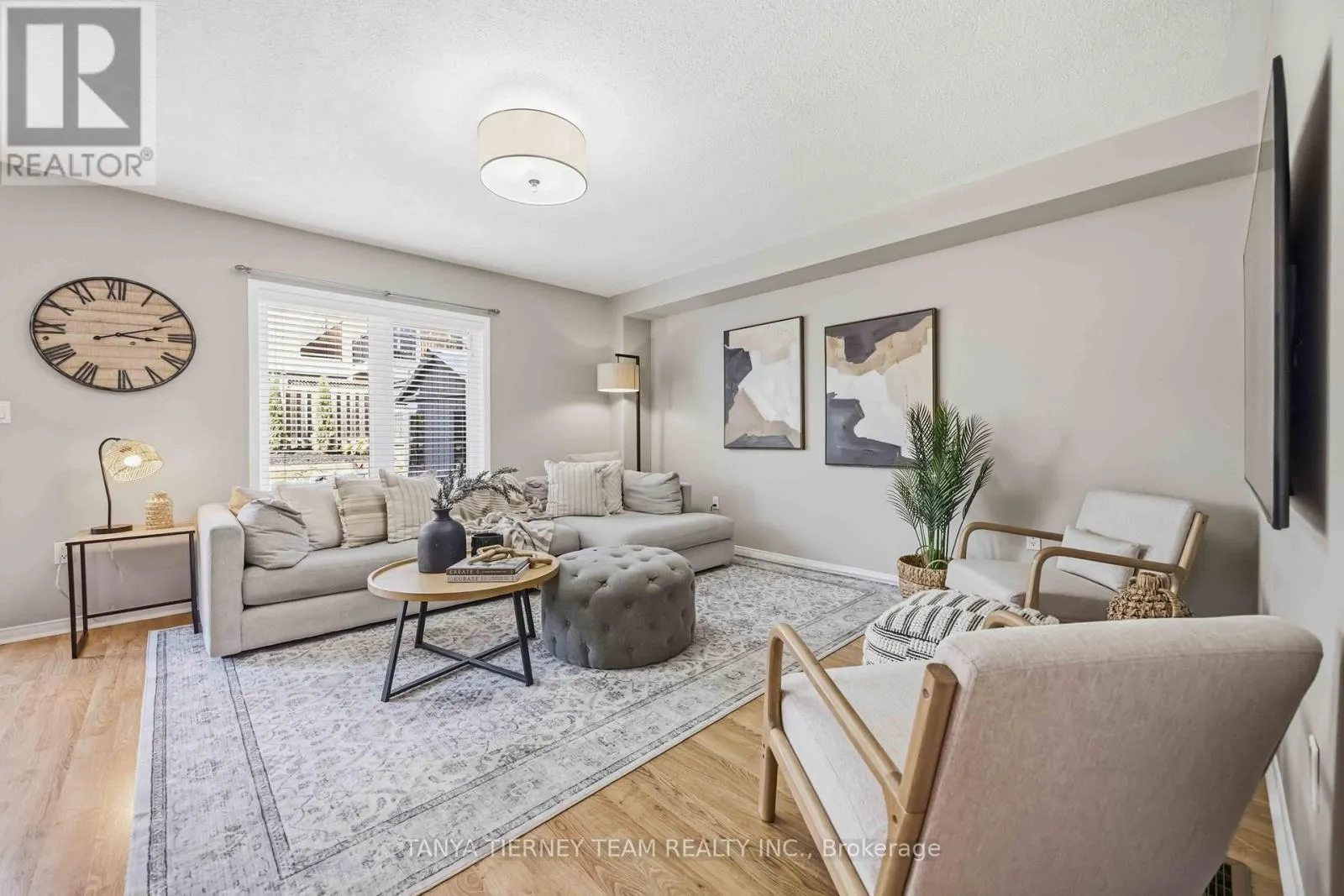 828 TAGGART CRESCENT