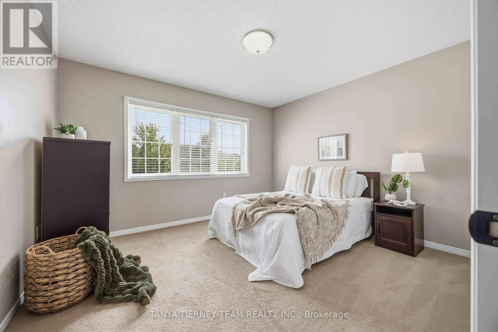828 TAGGART CRESCENT