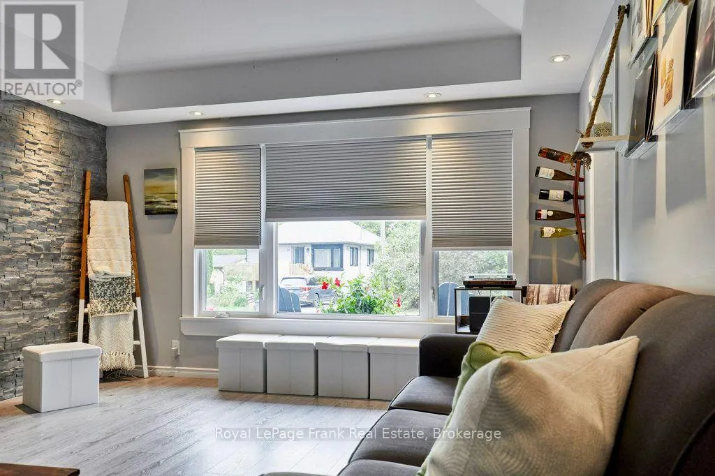 34 PLEASANT VIEW AVENUE