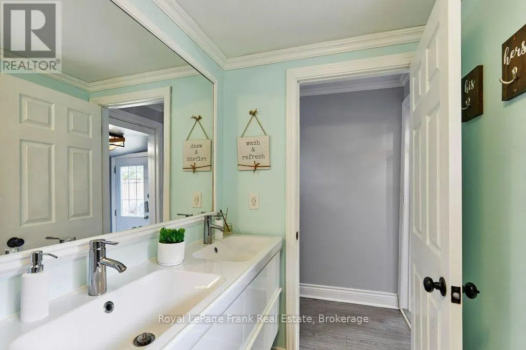 34 PLEASANT VIEW AVENUE