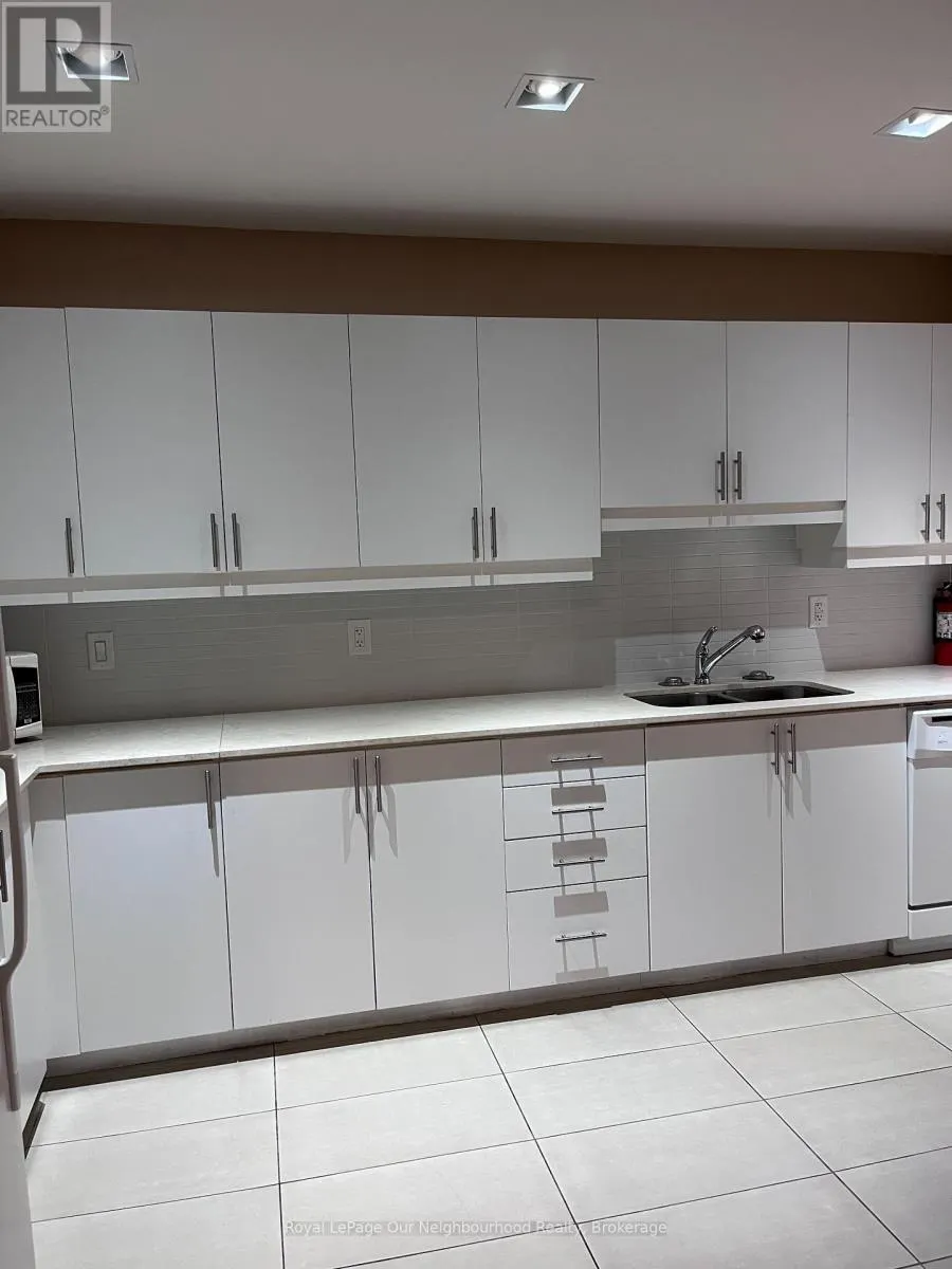 402 - 1600 CHARLES STREET #402