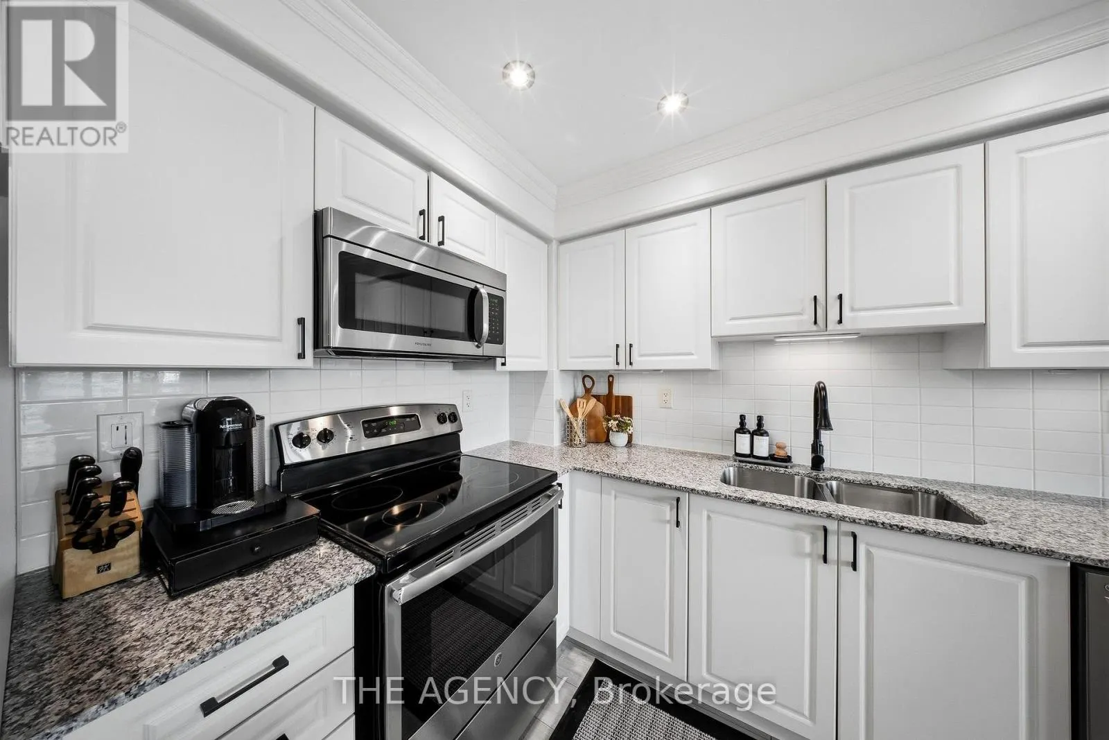 1406 - 1215 BAYLY STREET