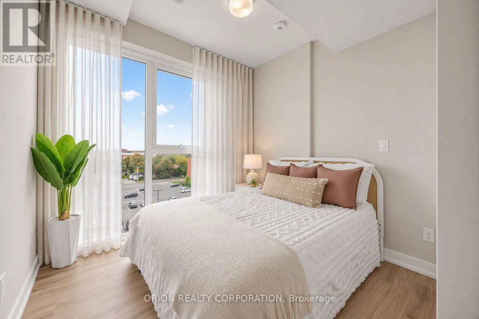 441 - 201 BROCK STREET S