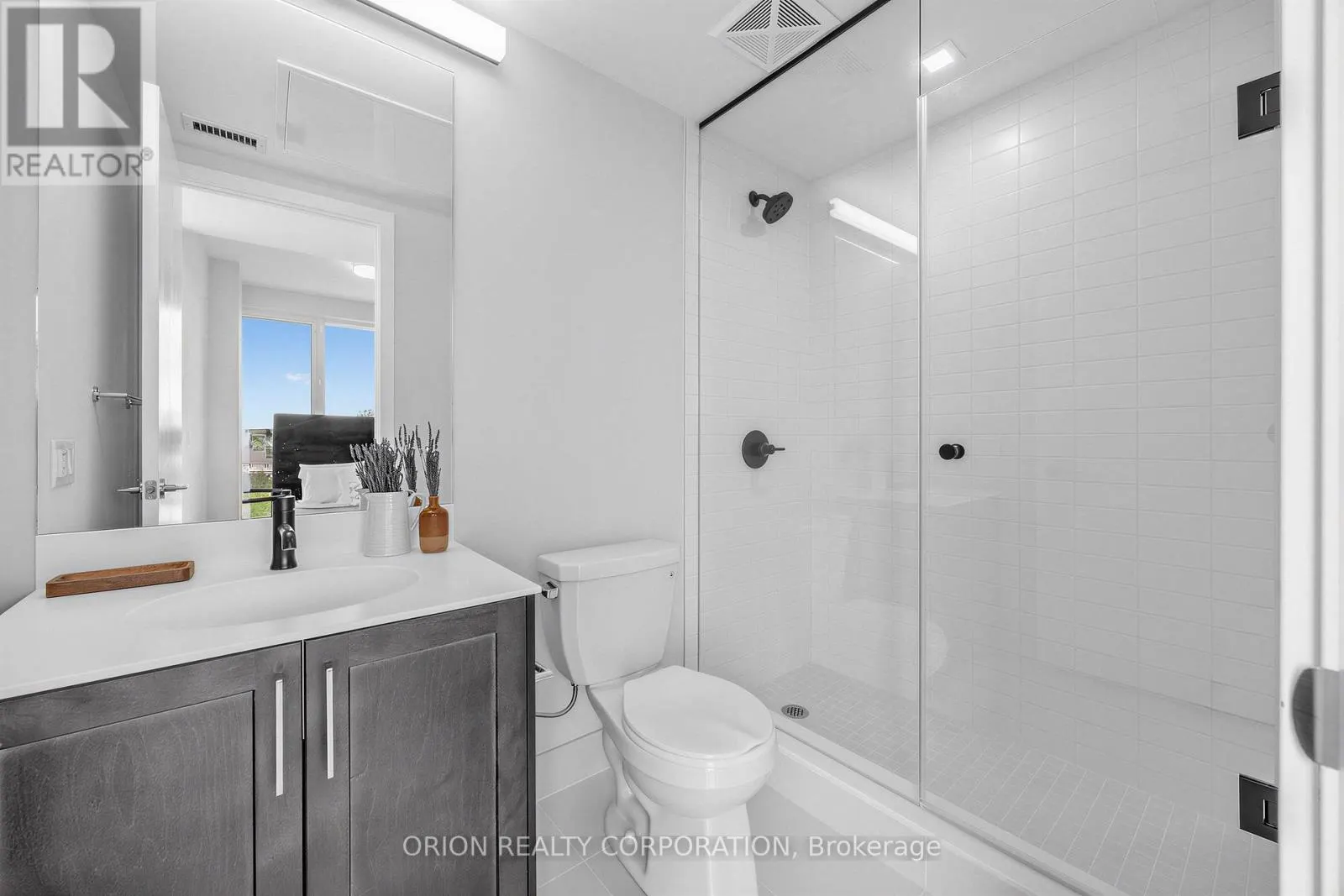 441 - 201 BROCK STREET S