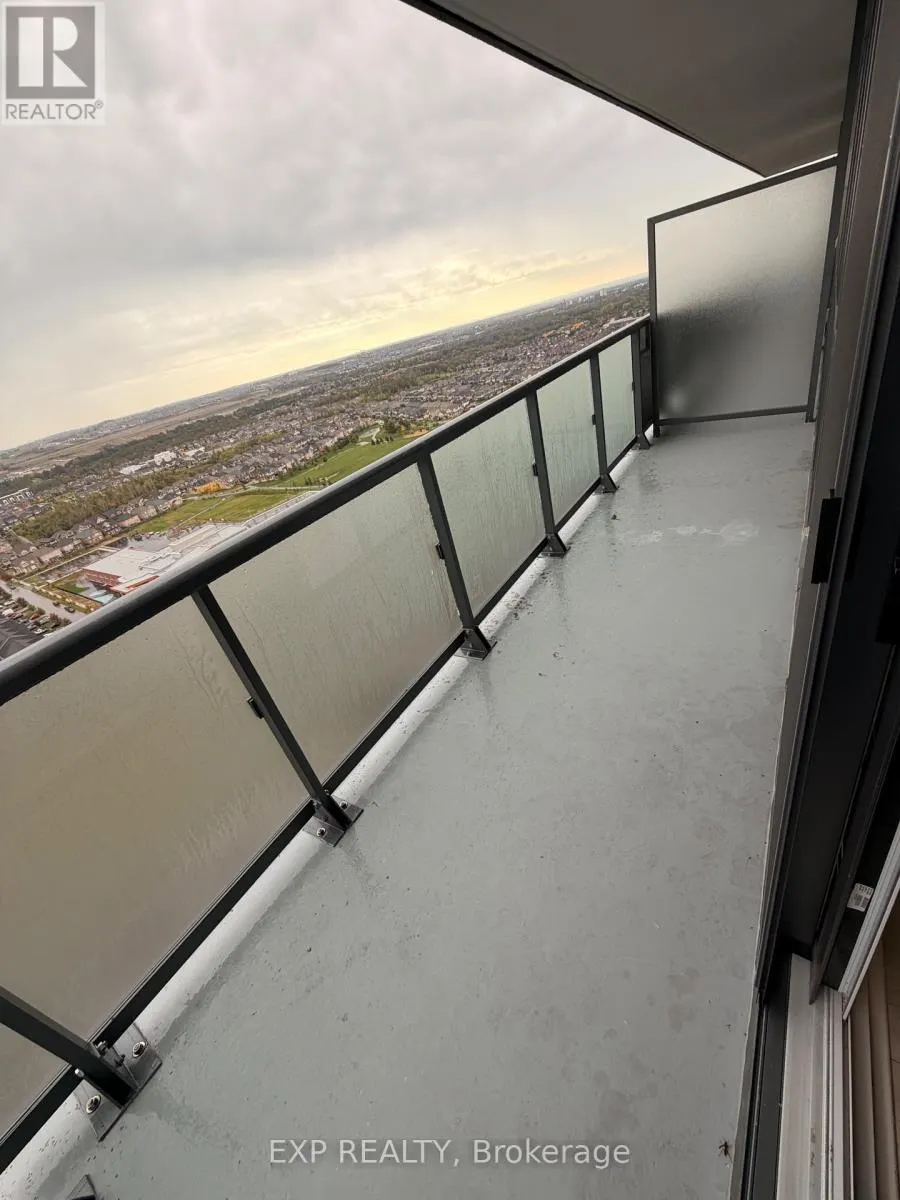 2704 - 2545 SIMCOE STREET N