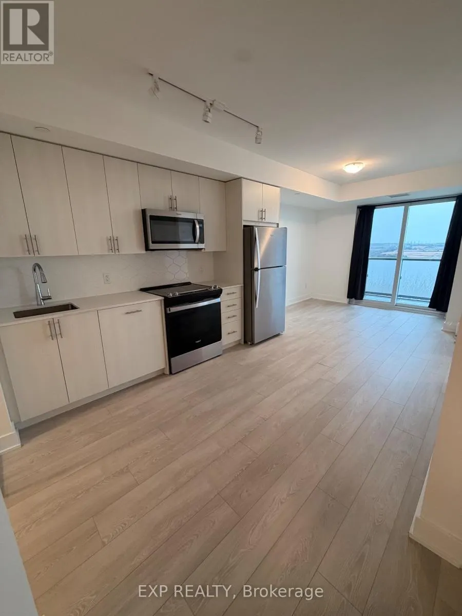 2704 - 2545 SIMCOE STREET N