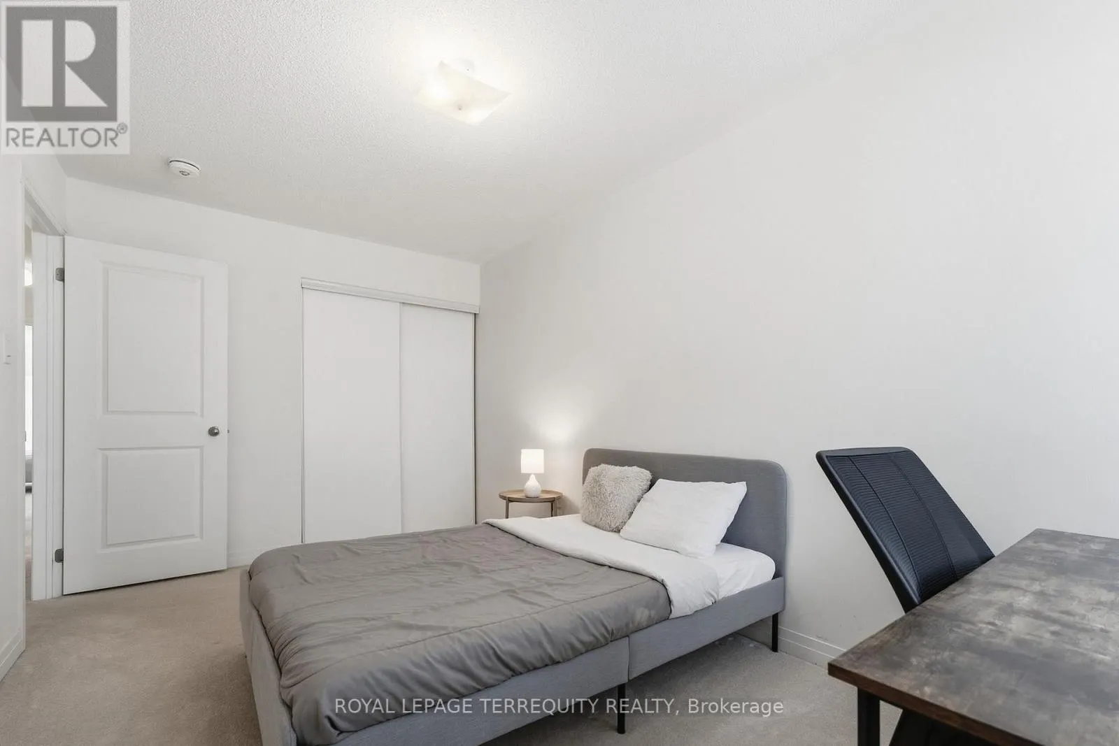 129 SAILORS LANDING