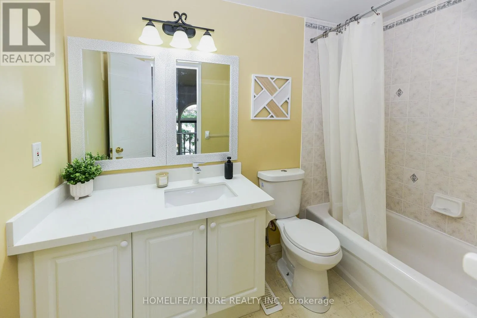 1404 TROWBRIDGE DRIVE