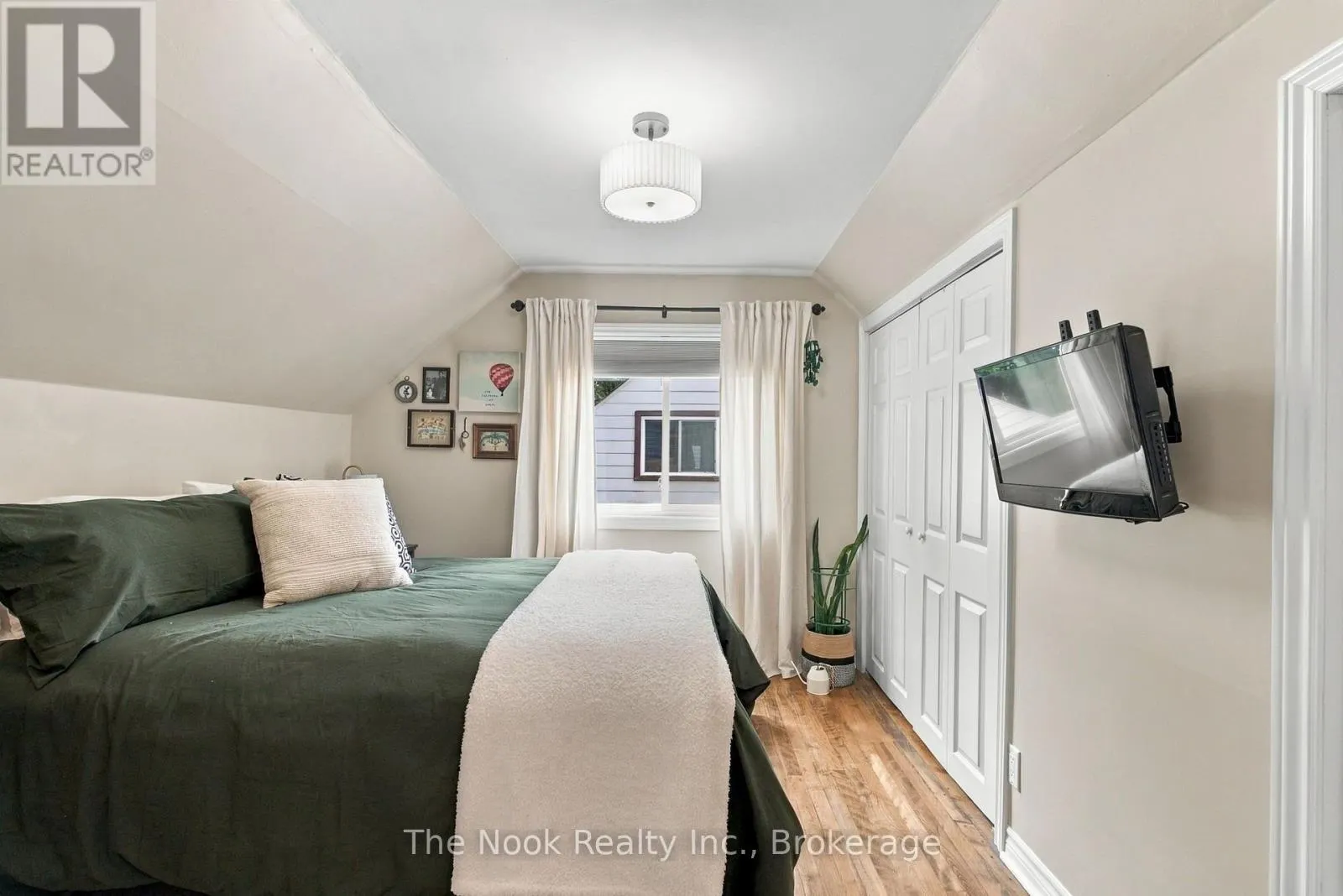 120 ADMIRAL ROAD