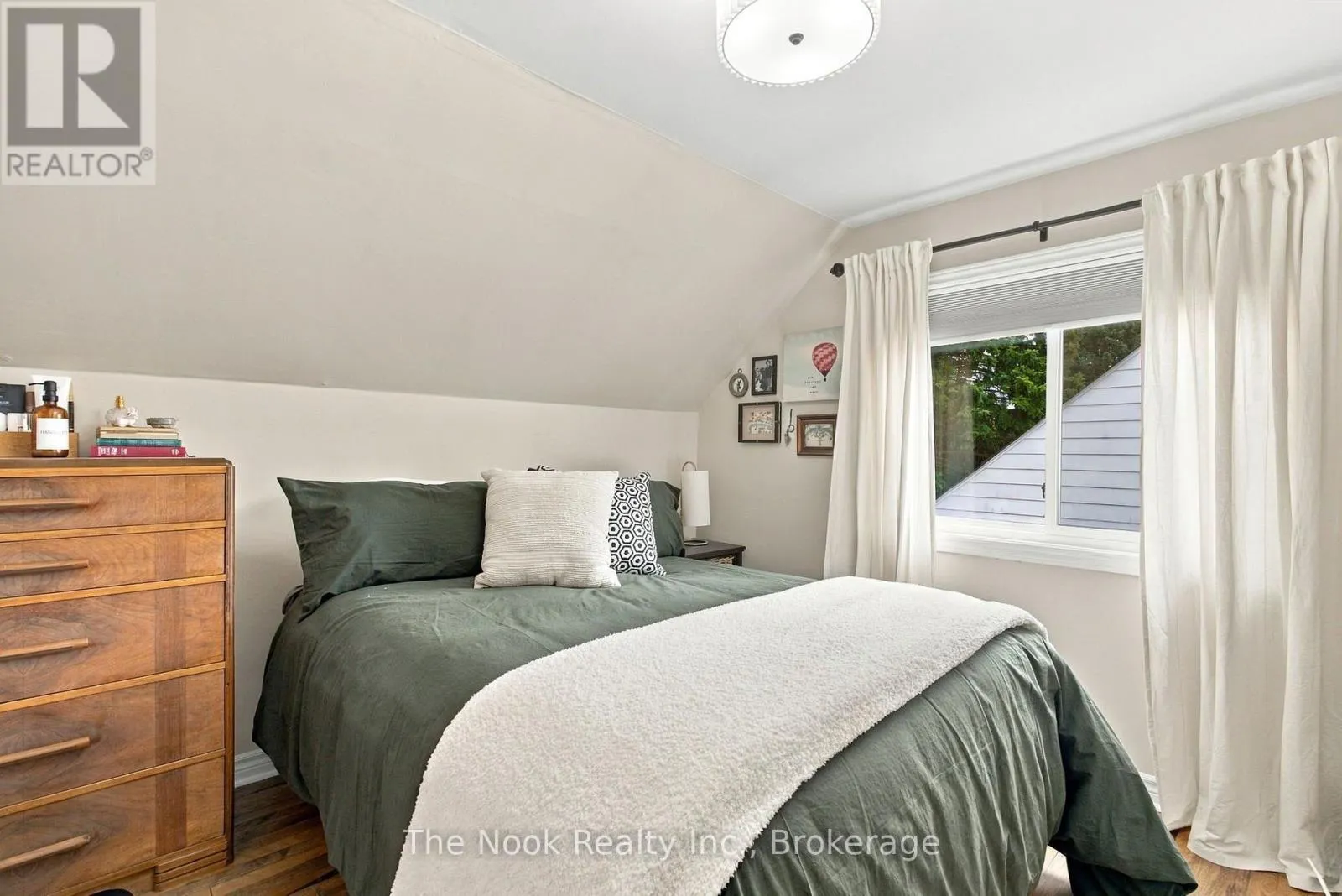 120 ADMIRAL ROAD