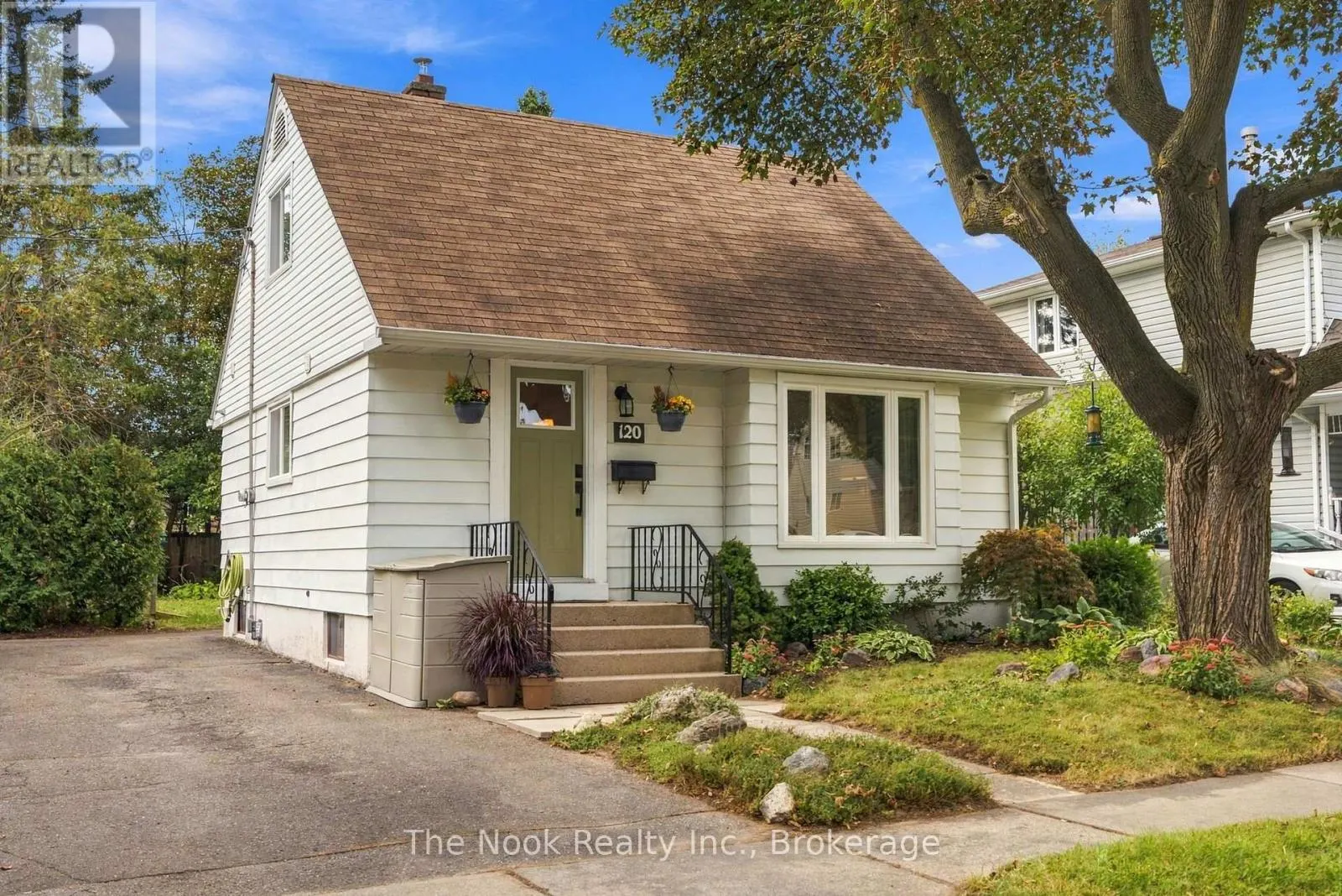 120 ADMIRAL ROAD
