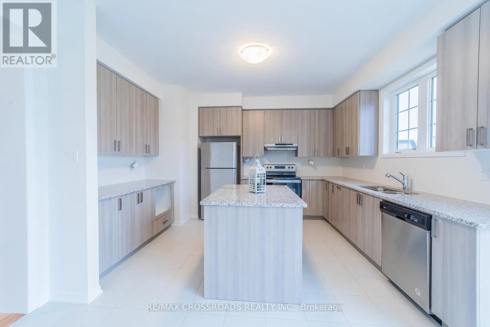 332 CORONATION ROAD