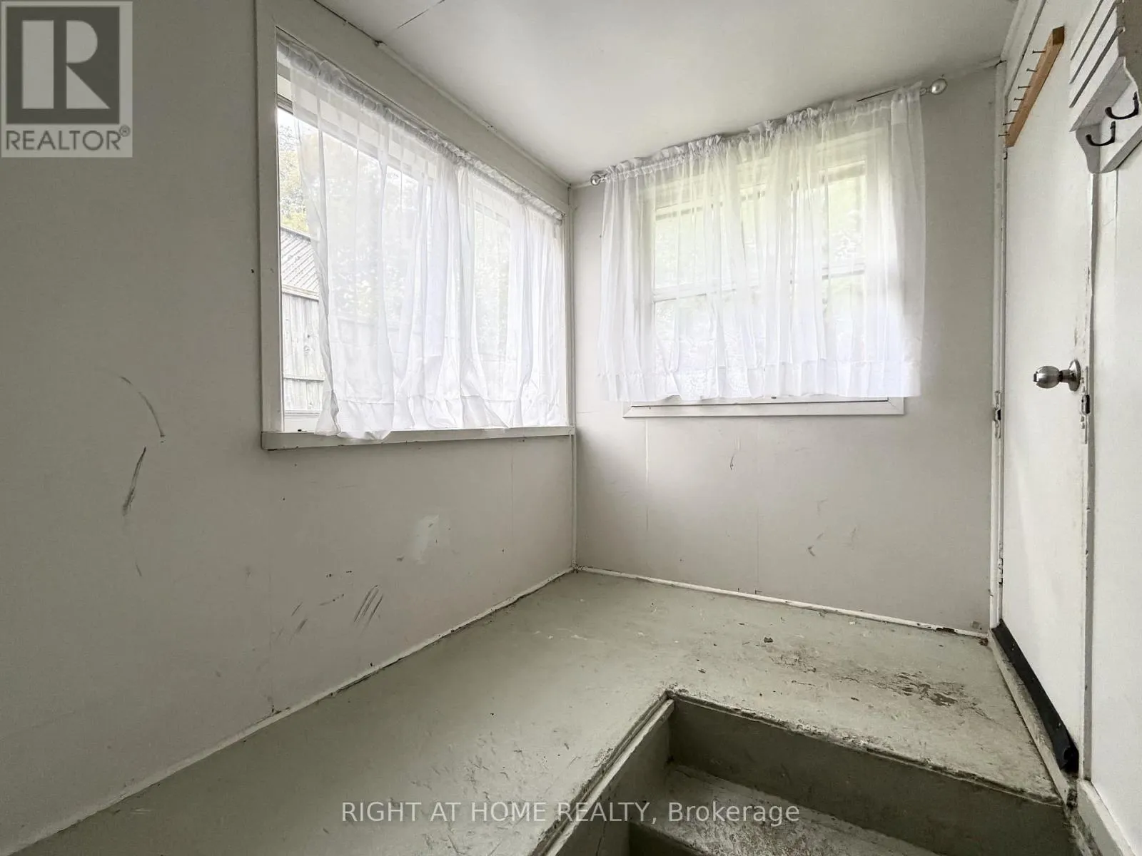 LOWER - 214 GREENWOOD AVENUE