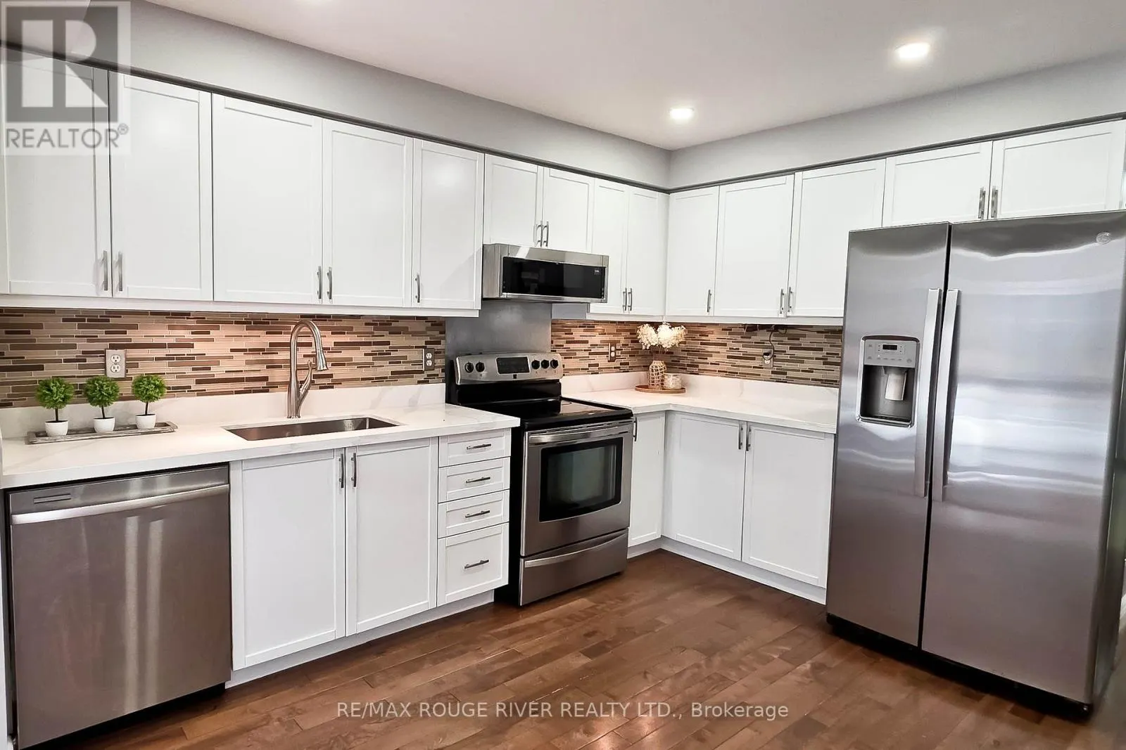 6 KNOTTY PINE DRIVE