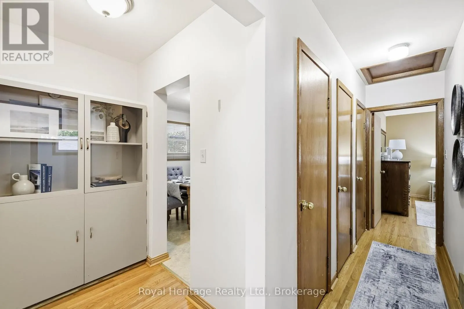 12 SIMCOE STREET