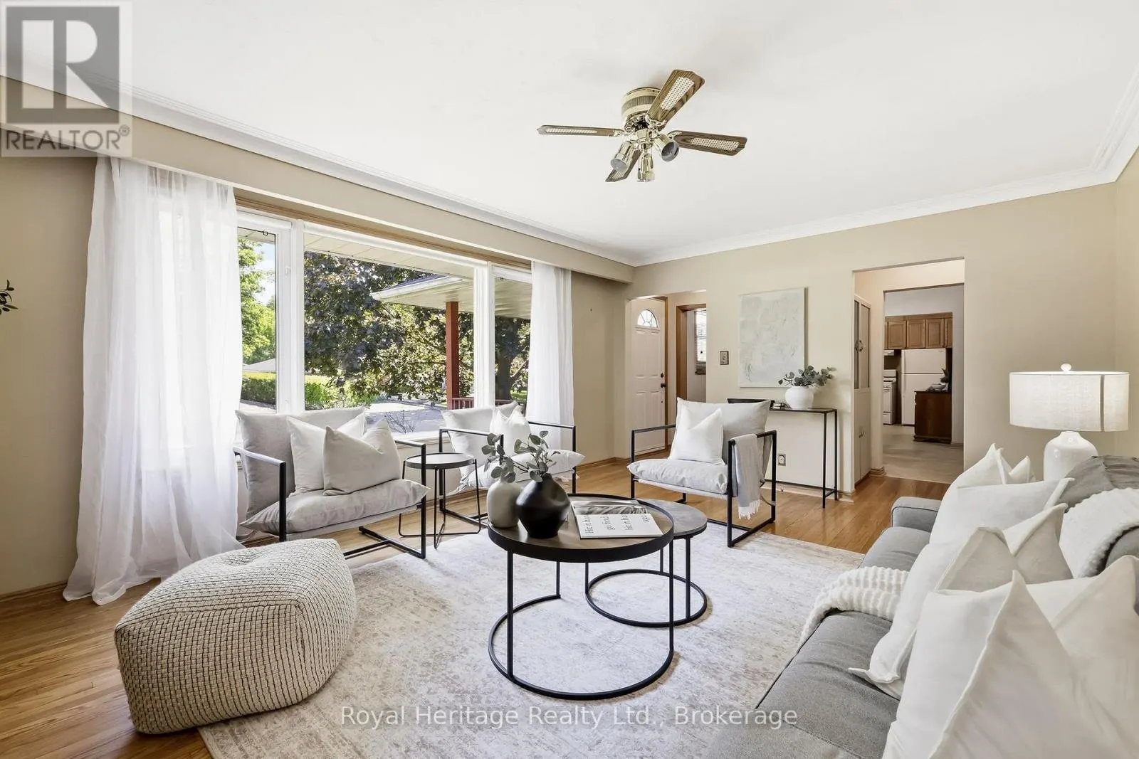 12 SIMCOE STREET