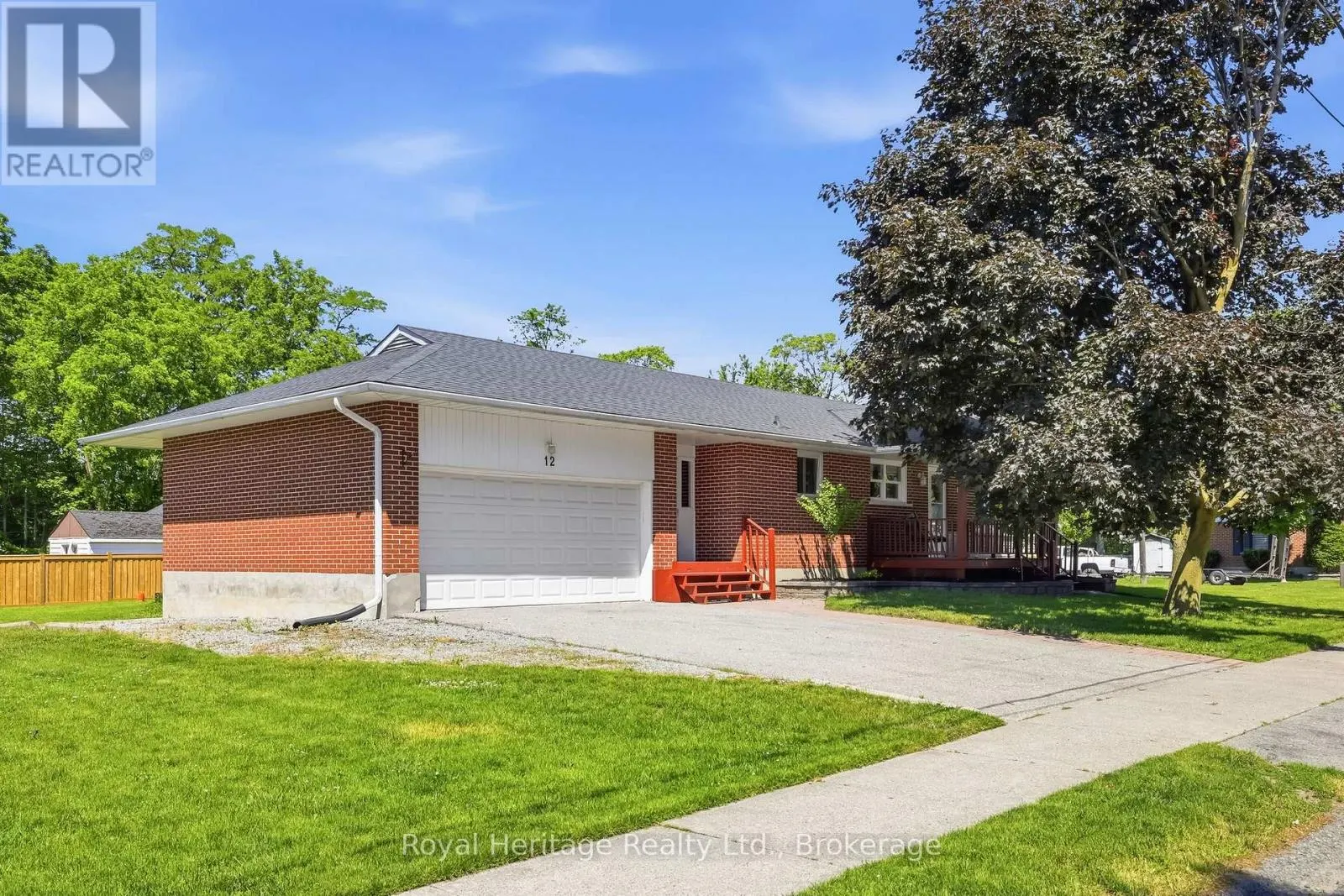 12 SIMCOE STREET