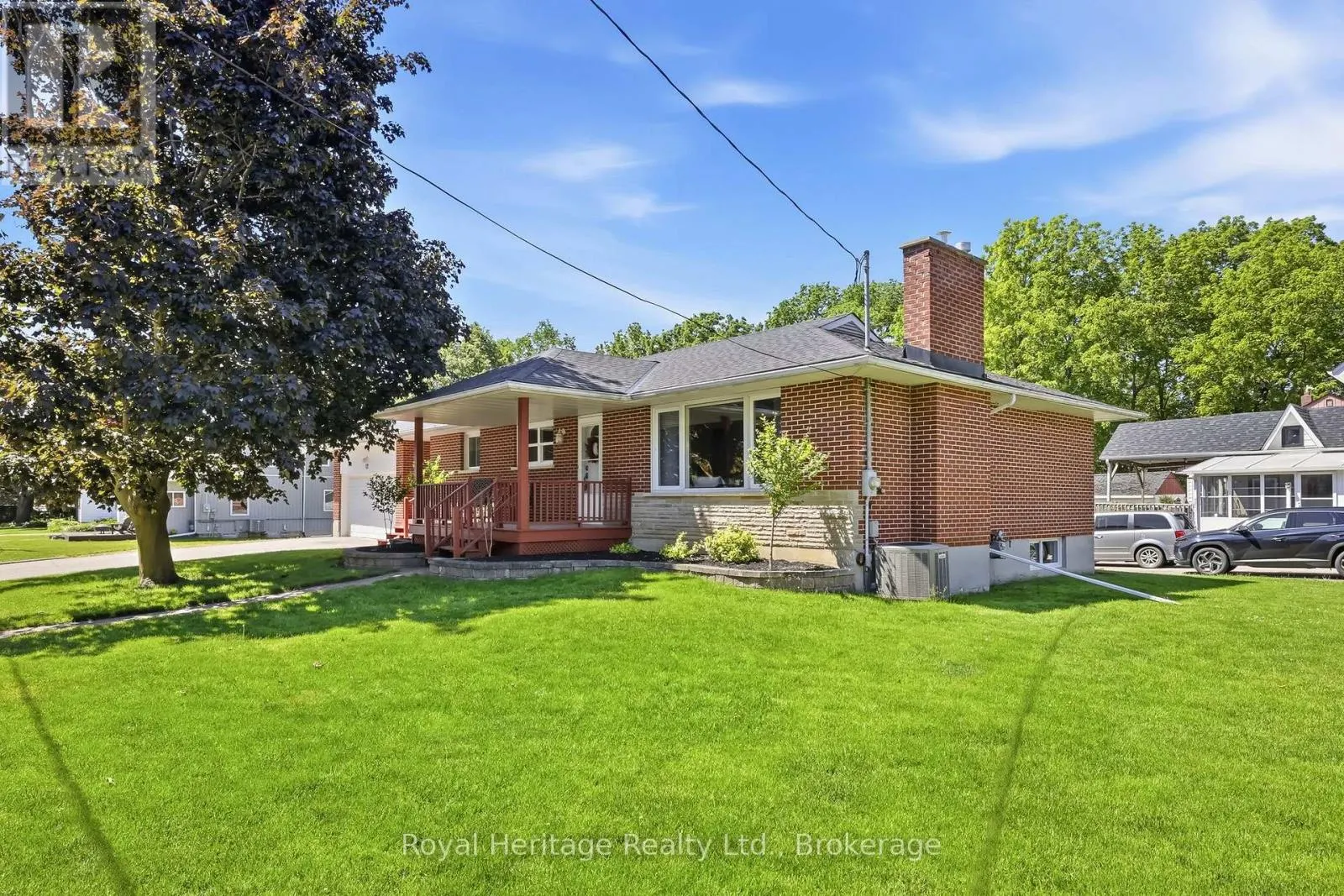 12 SIMCOE STREET