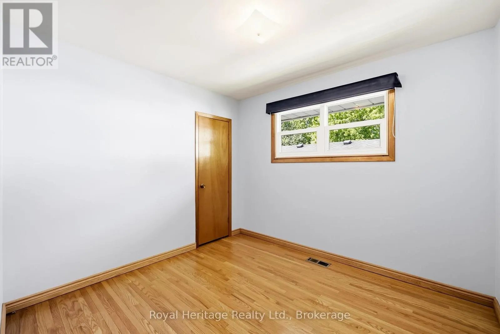 12 SIMCOE STREET