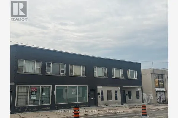 451 SIMCOE STREET