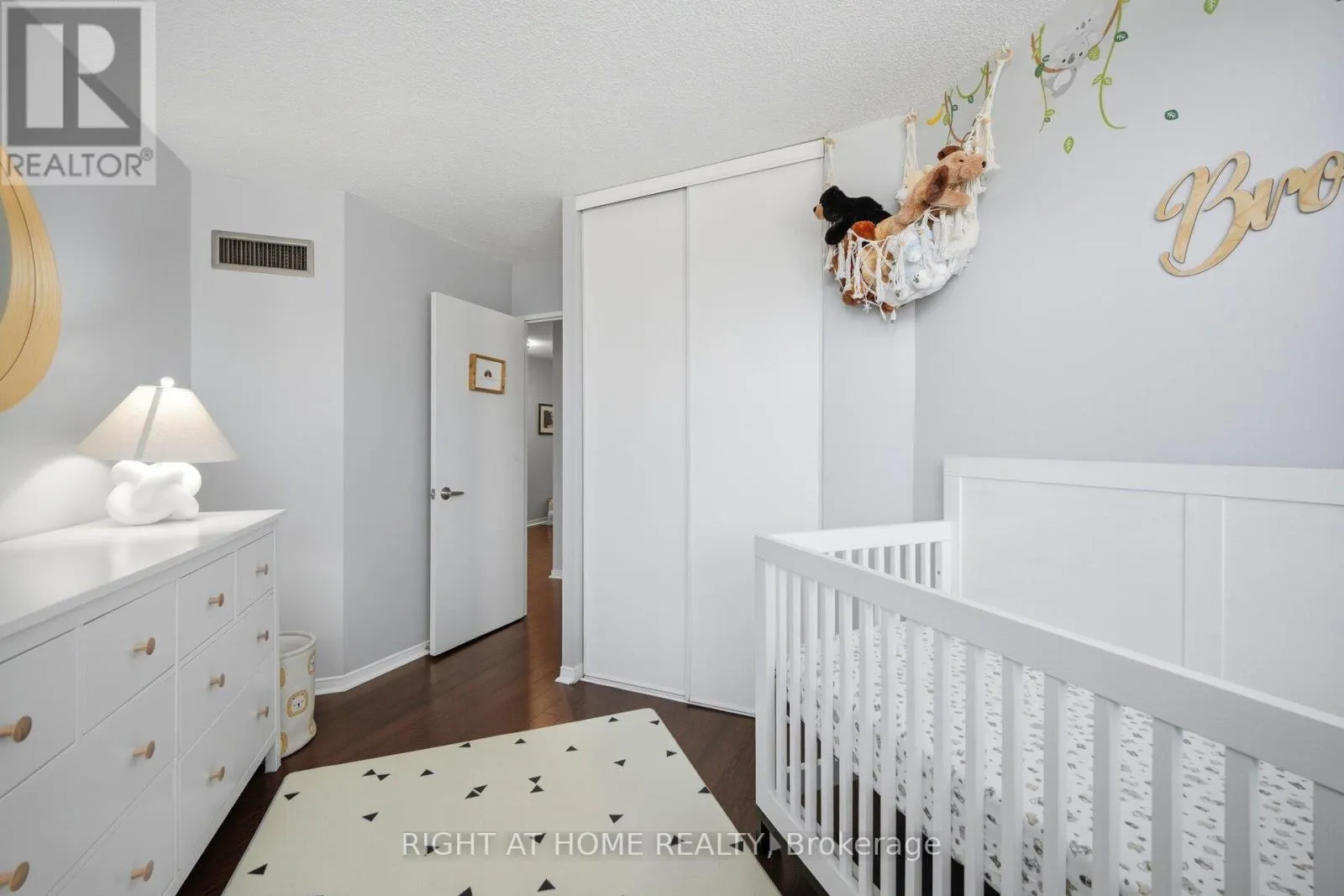 108 - 2 WESTNEY ROAD N