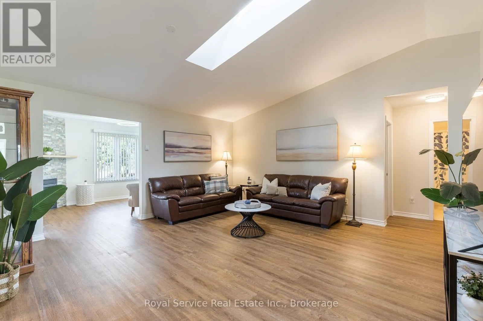 11 ALGONQUIN TRAIL