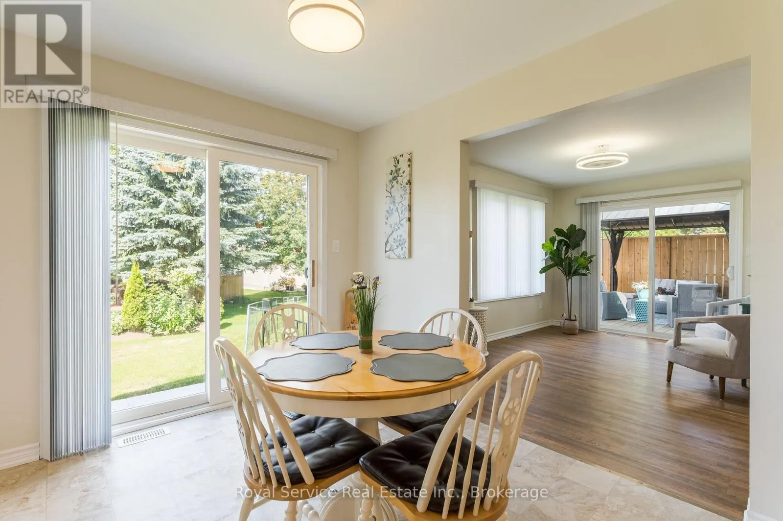 11 ALGONQUIN TRAIL