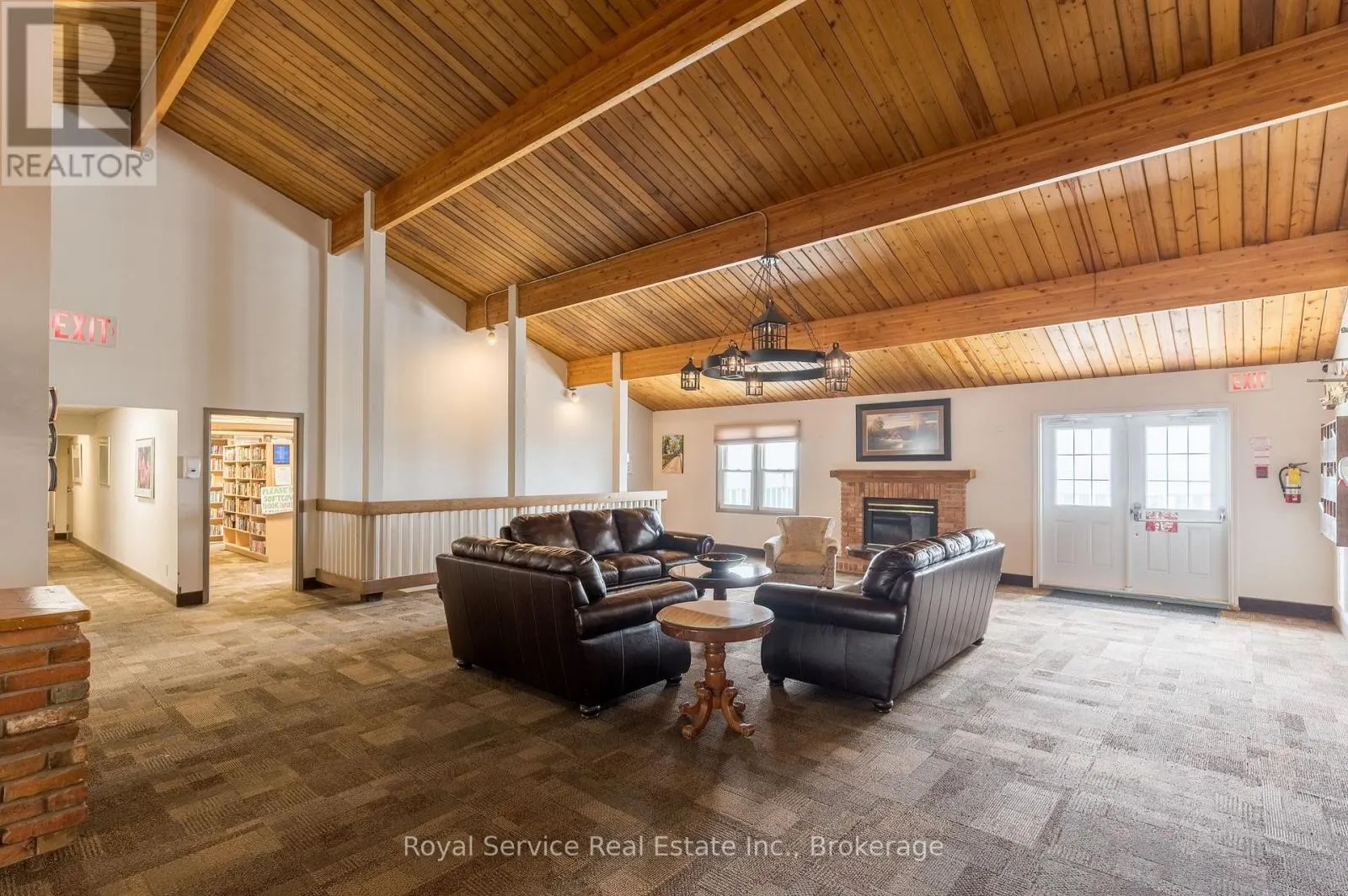 11 ALGONQUIN TRAIL