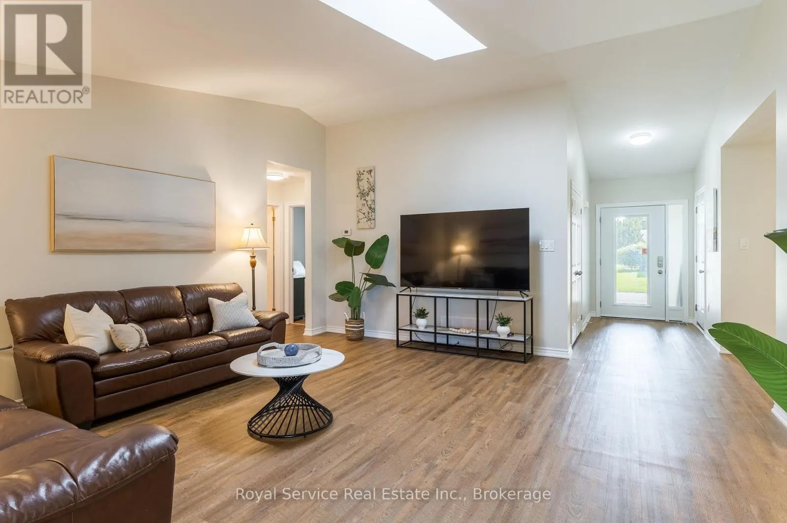 11 ALGONQUIN TRAIL