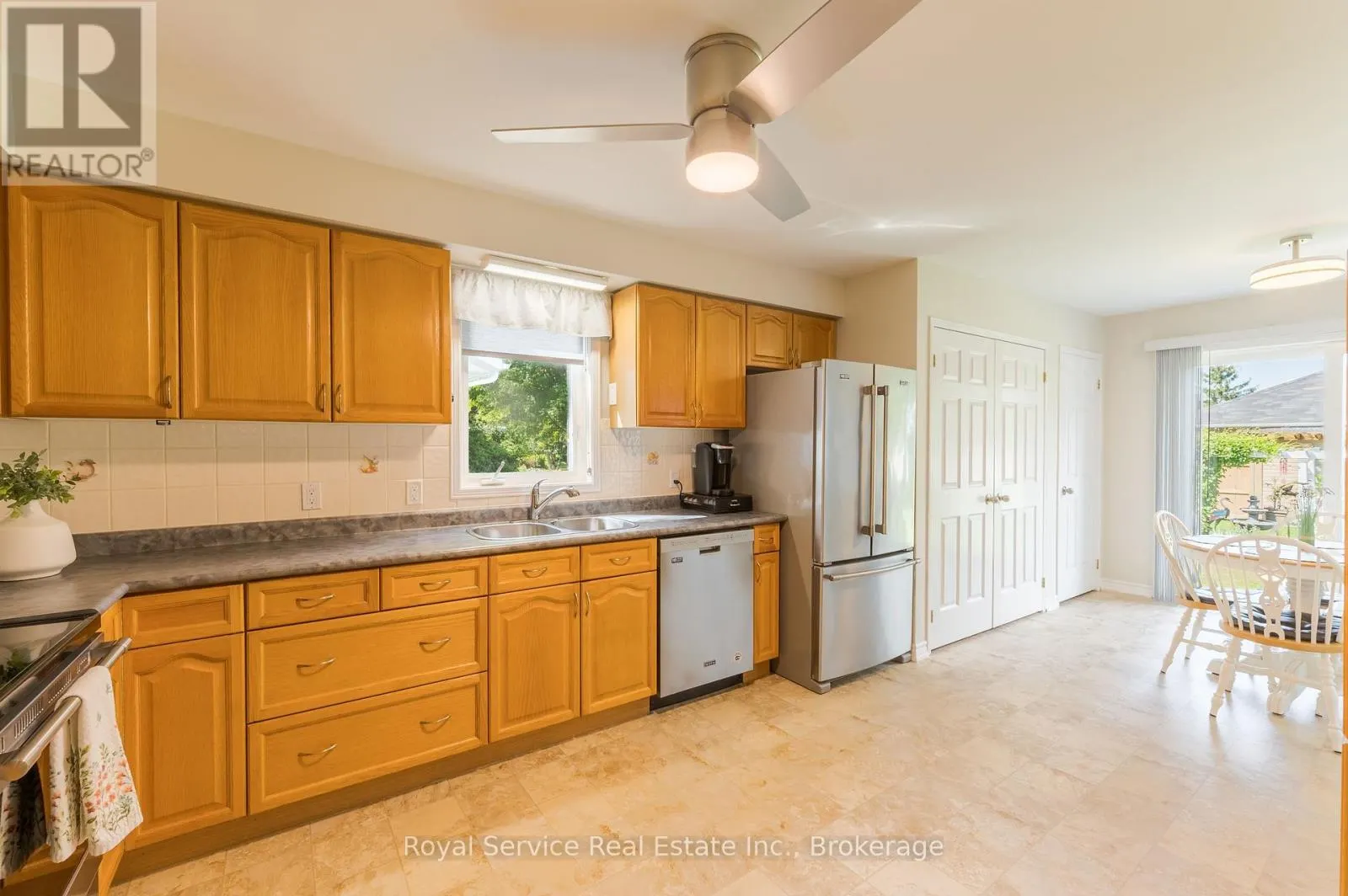 11 ALGONQUIN TRAIL