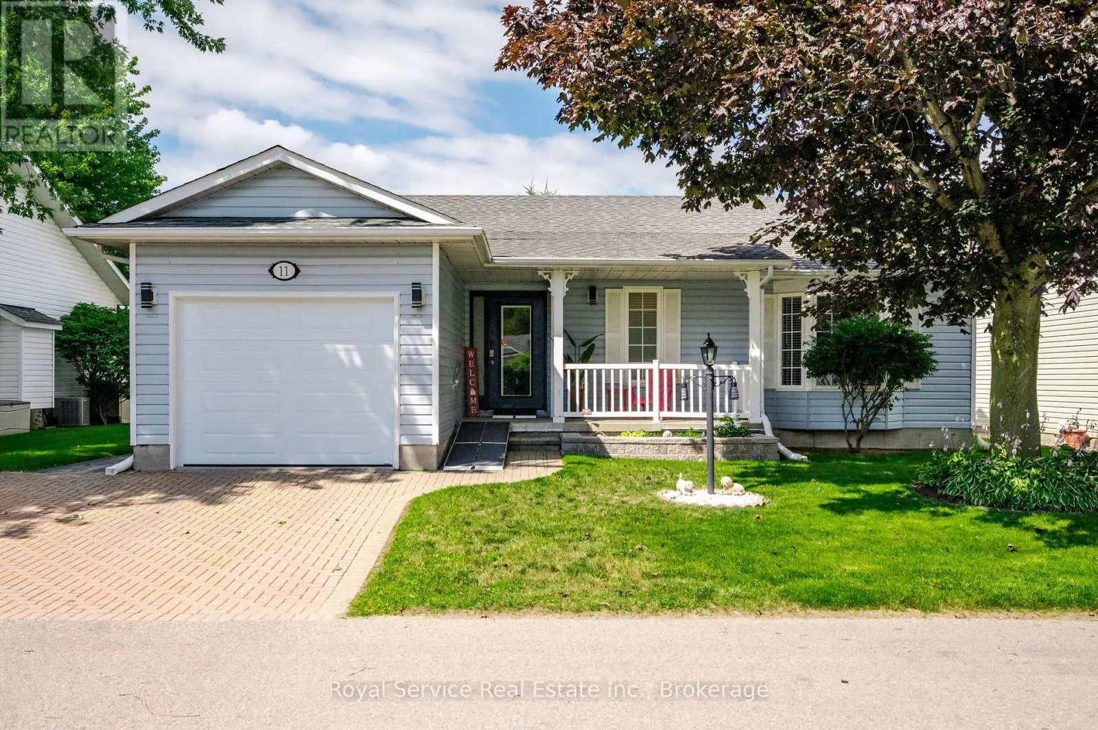11 ALGONQUIN TRAIL