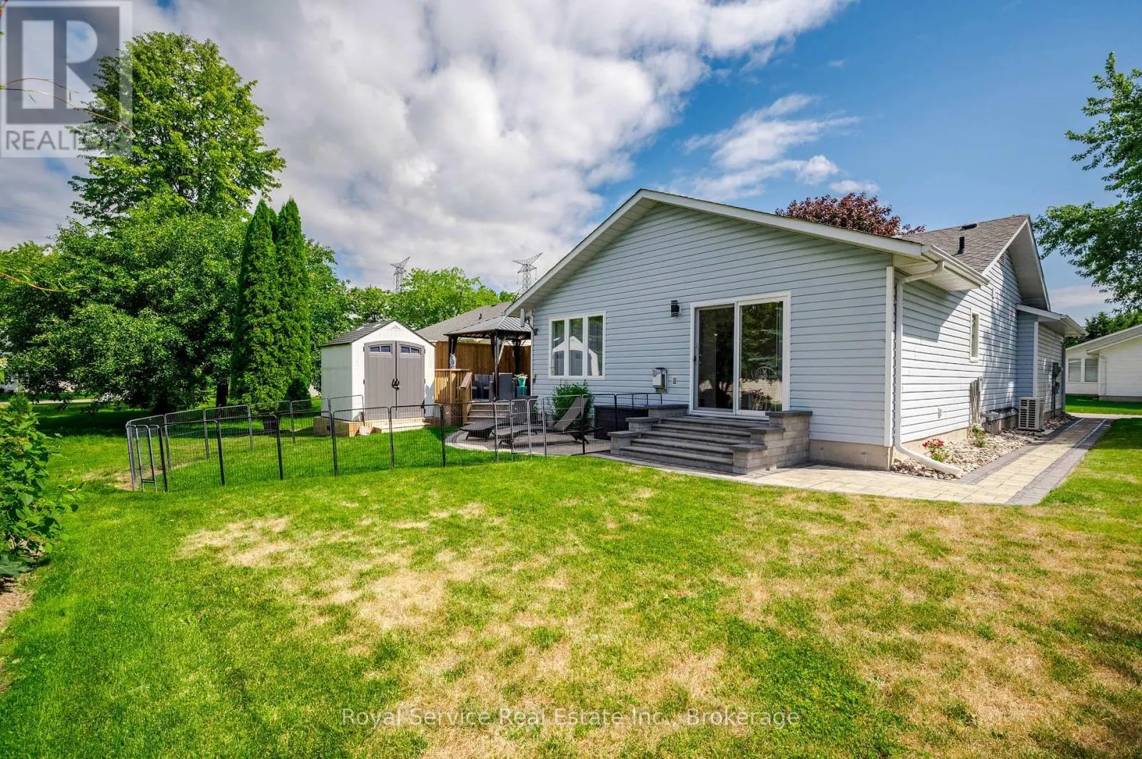11 ALGONQUIN TRAIL