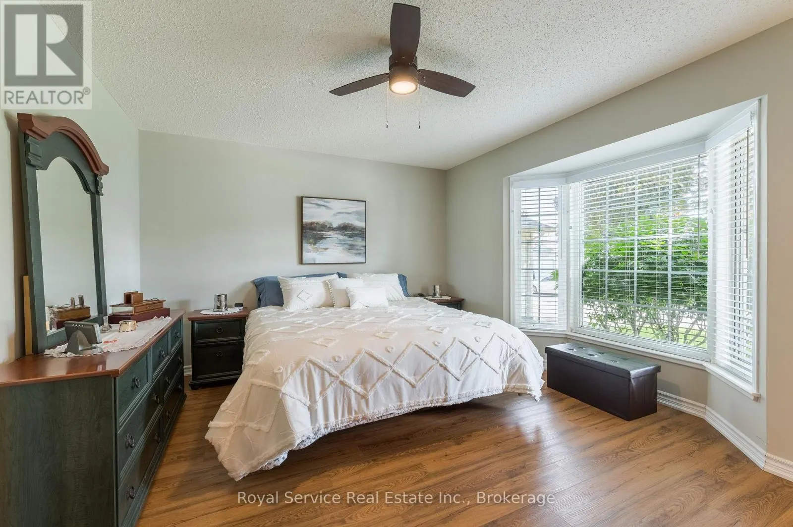 11 ALGONQUIN TRAIL
