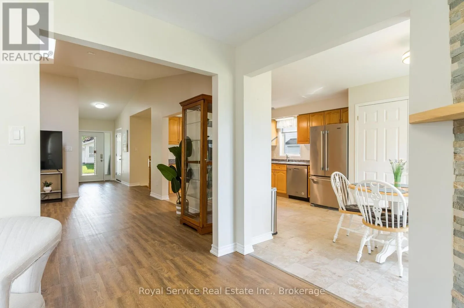 11 ALGONQUIN TRAIL