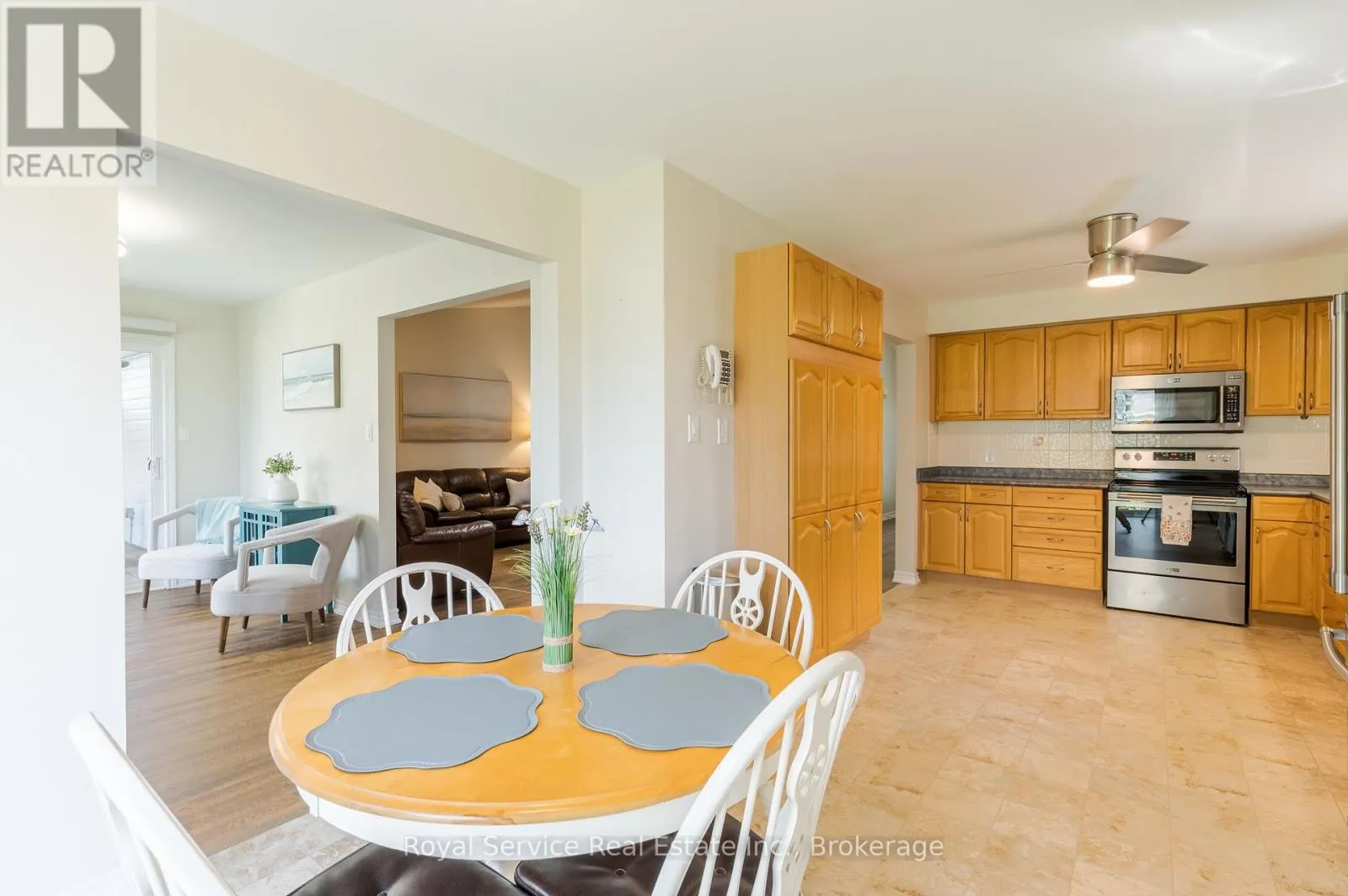 11 ALGONQUIN TRAIL