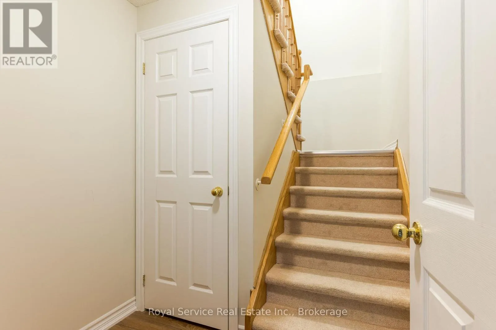 11 ALGONQUIN TRAIL