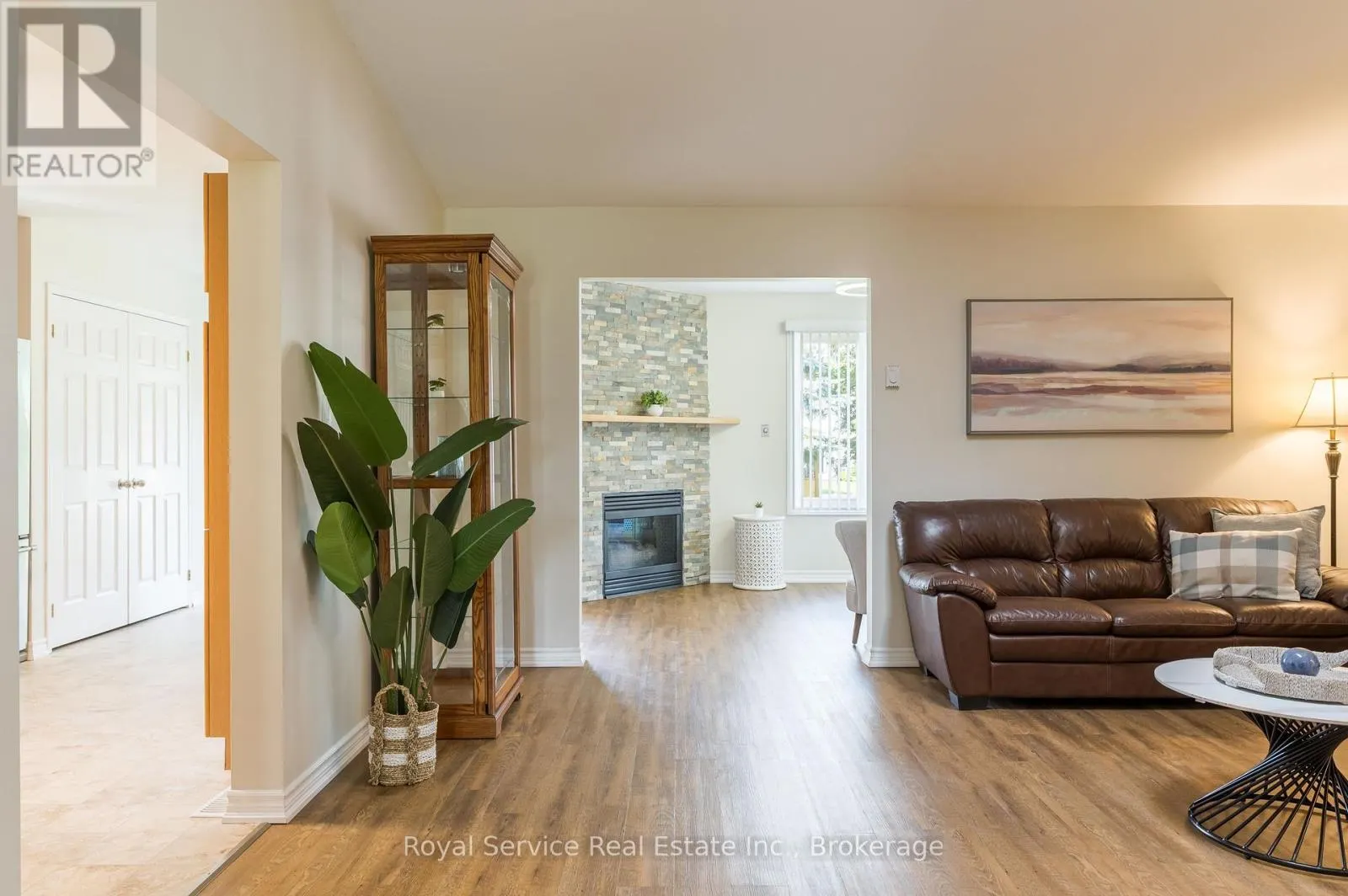 11 ALGONQUIN TRAIL