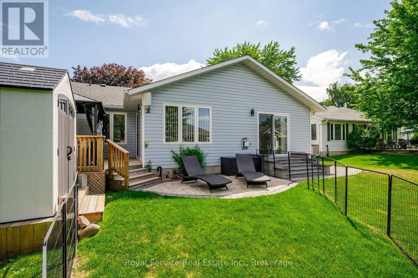 11 ALGONQUIN TRAIL