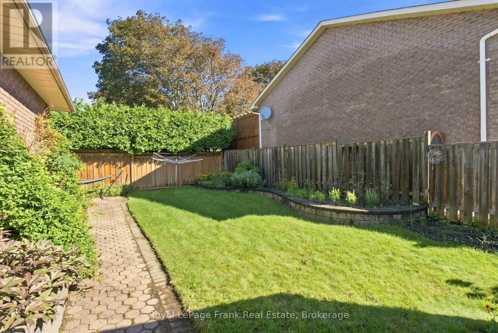 86 CHERRY BLOSSOM CRESCENT