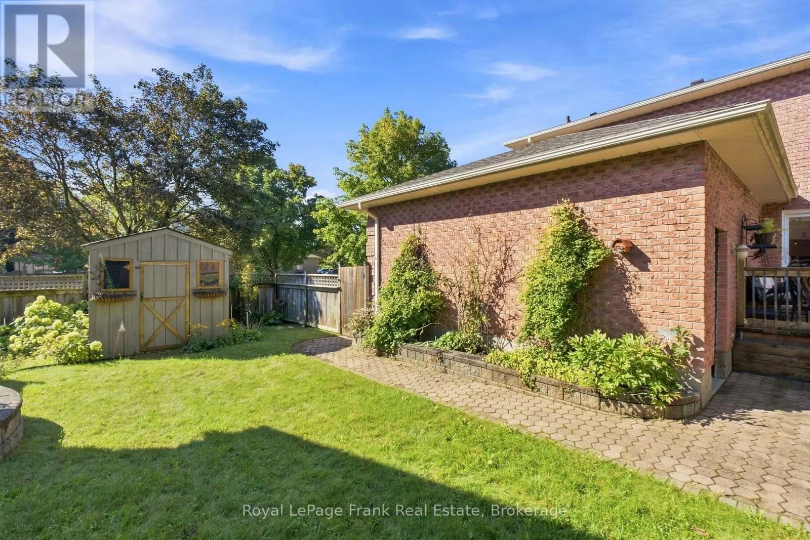 86 CHERRY BLOSSOM CRESCENT