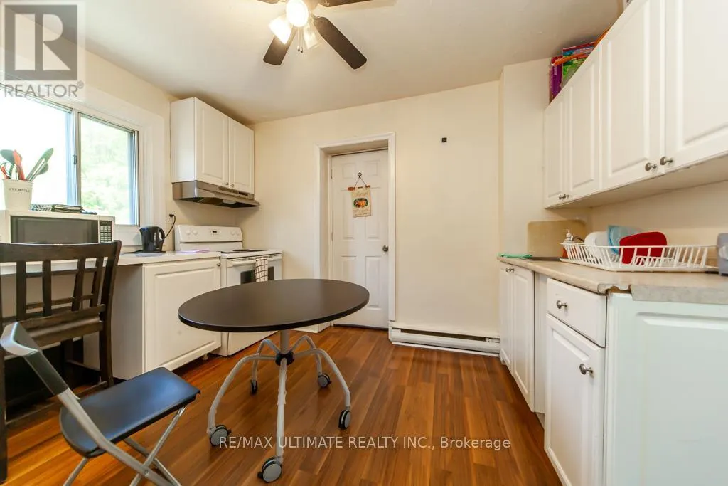 128 ELGIN STREET E
