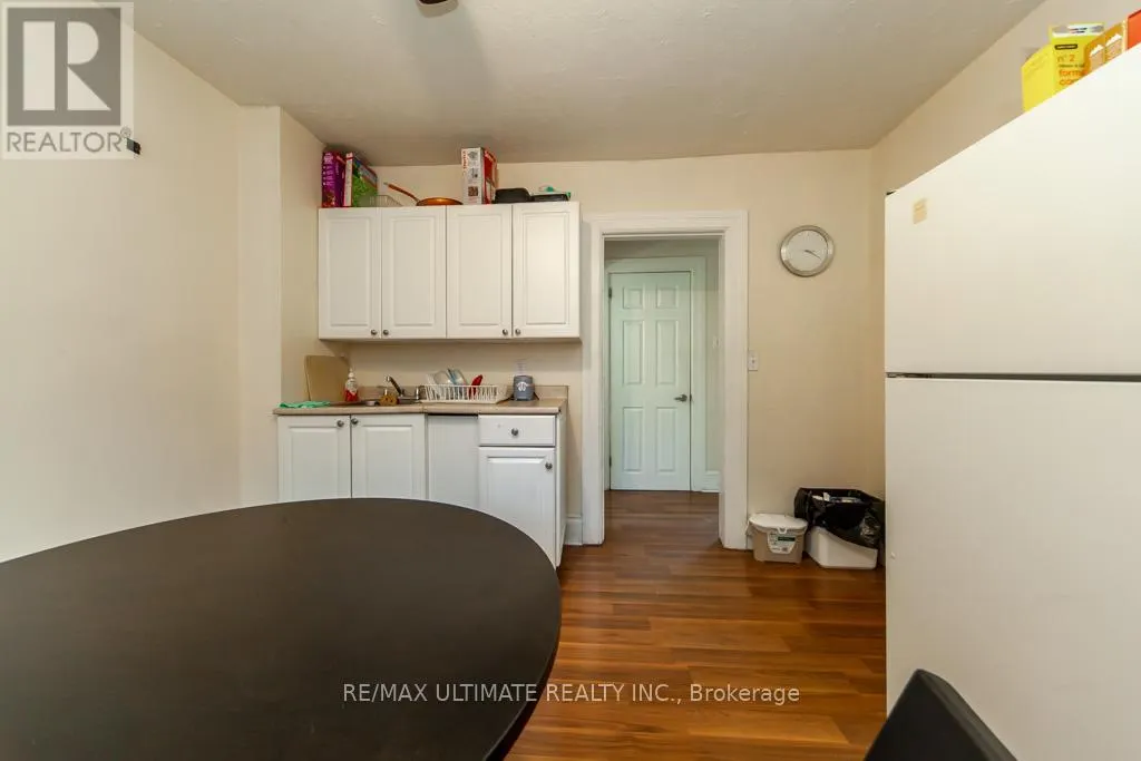 128 ELGIN STREET E